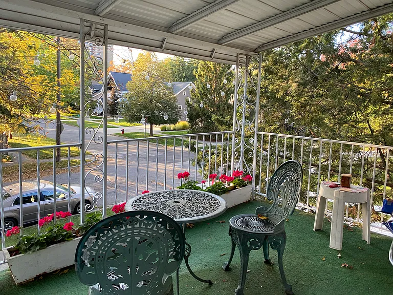 Shared 2nd floor covered outdoor space