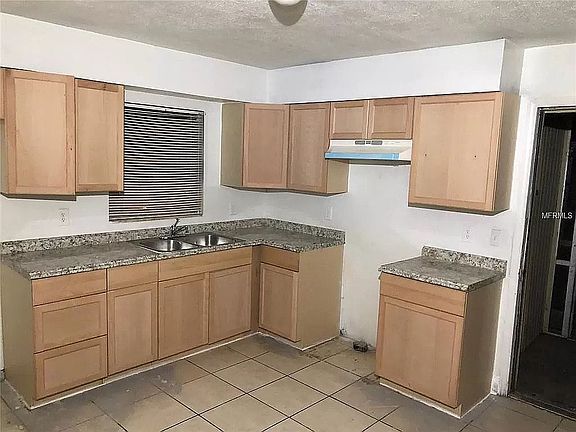 3rd image of 1729 Birchwood Cir Unit 1