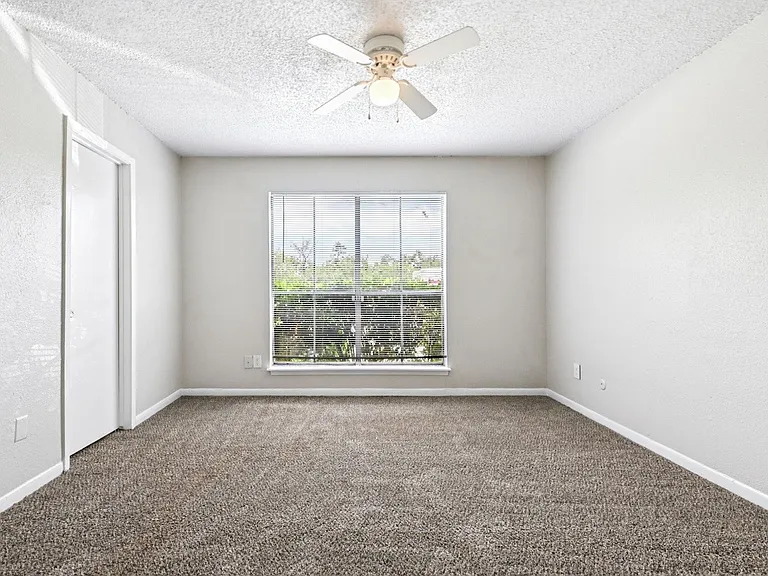 Pine Creek Apartments — Photo 52