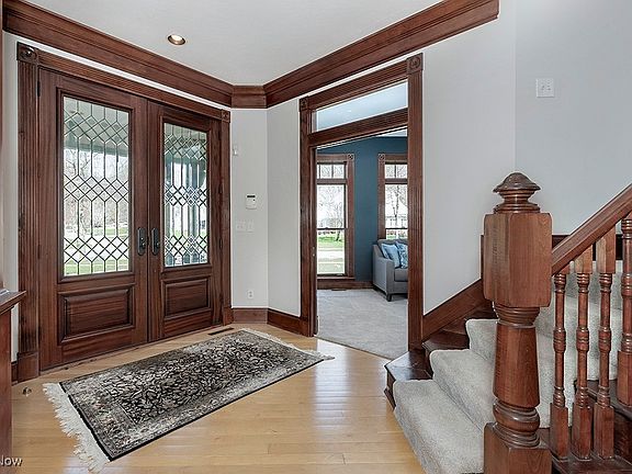 3rd image of 85 Edgewood Ct