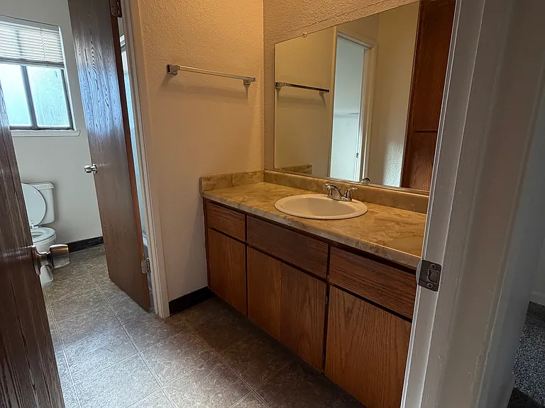 600 E Hawkeye Ave #B — Photo 13