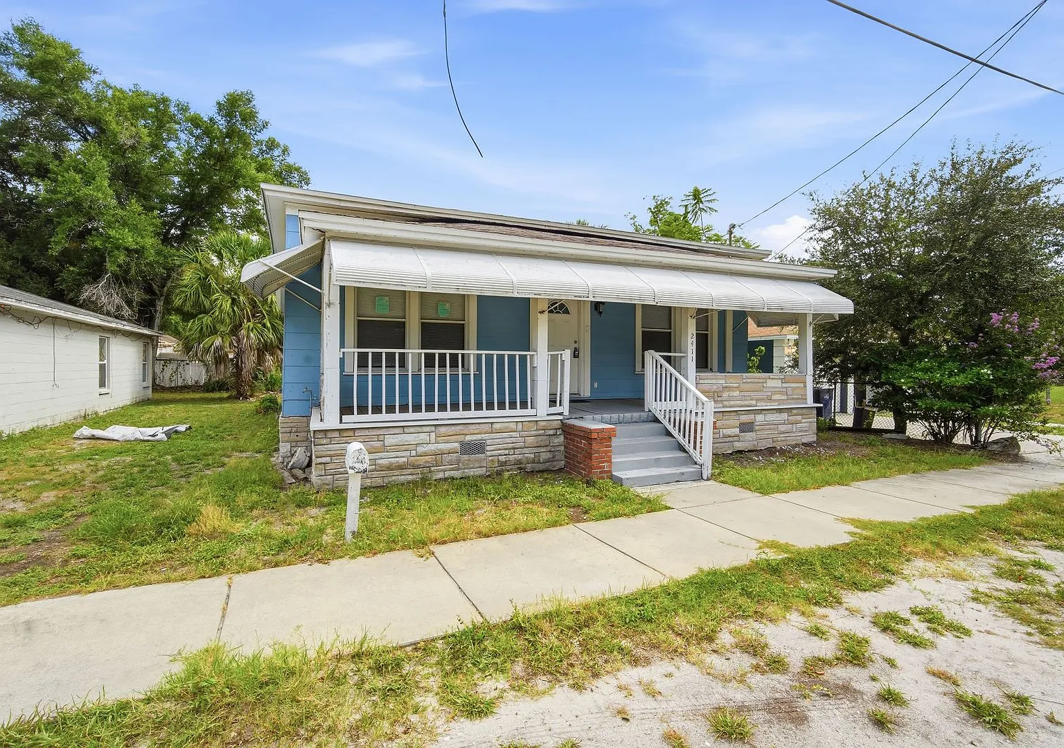 Charming 3-Bedroom Home in Historic Ybor City with Open Floor Plan & Vaulted Ceilings — Photo 2
