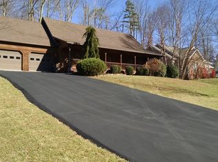 1014 Quail Run Ct, Erwin, TN 37650