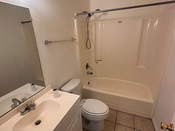 3rd image of 2979 Woodrich Dr