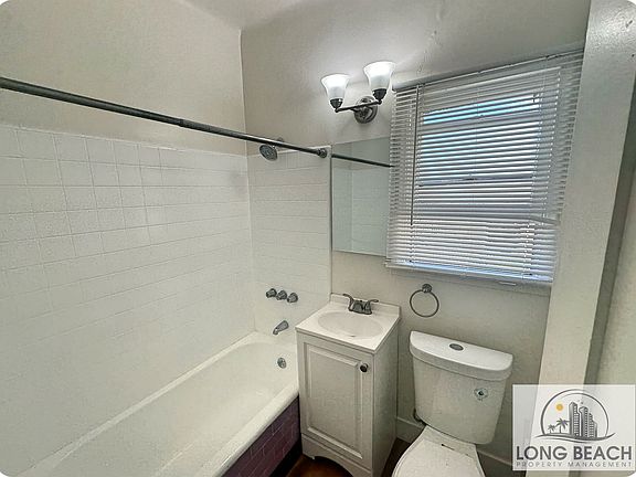 3rd image of 1119 E 4th St APT K