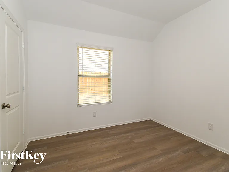 712 Willow Harbor Ln — Photo 11