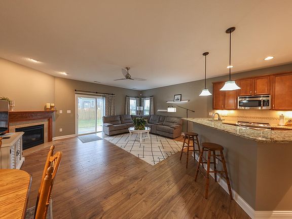 5th image of 9693 Brook Wood Dr