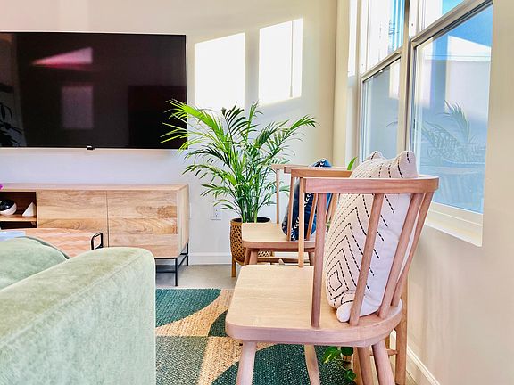 Living room (furnished)