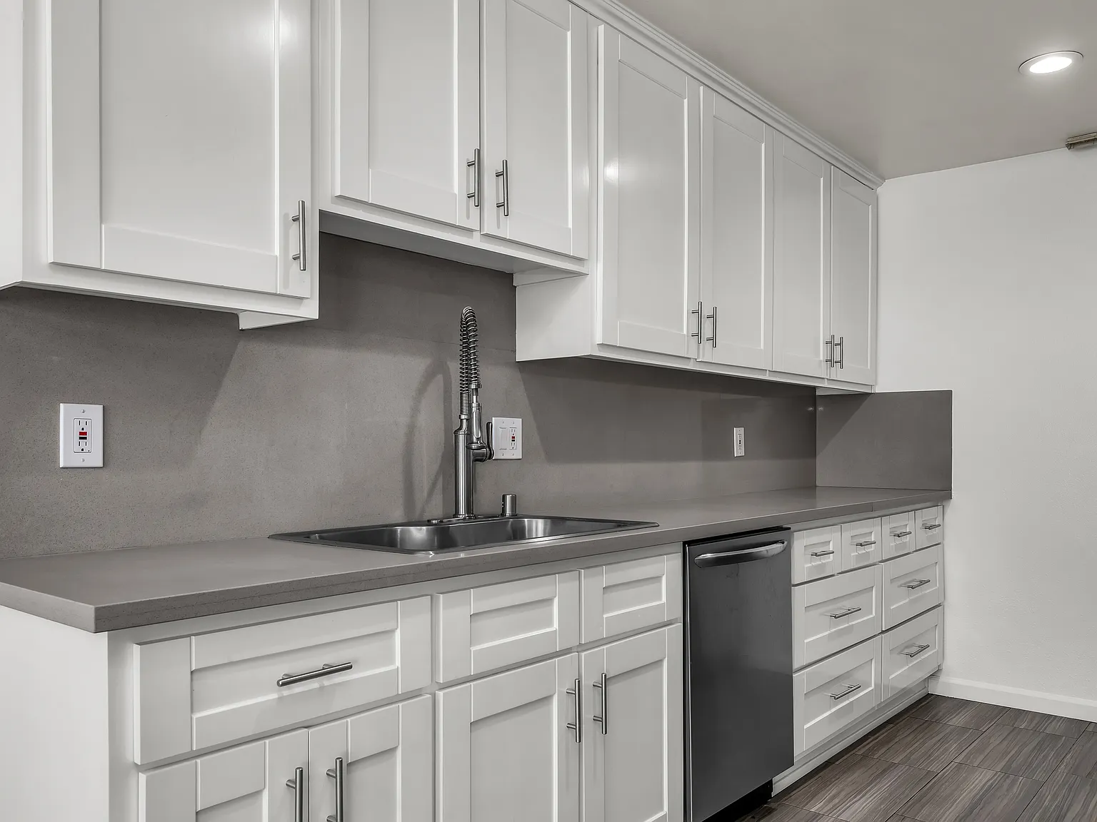 1432 Saltair Ave — Photo 1