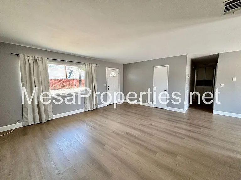 16327 Seneca Rd — Photo 3