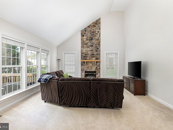 5th image of 903 Lackawanna Way NE
