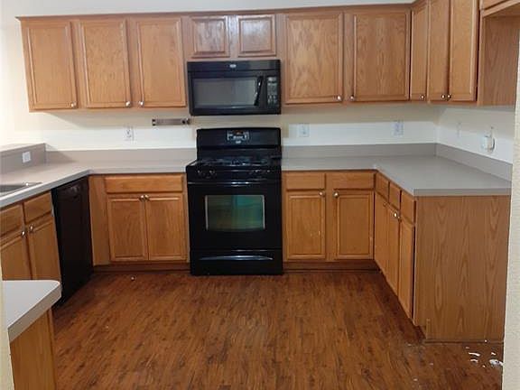 3rd image of 2751 Scarborough Dr