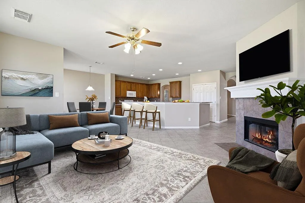 4 bed, 2.5 bath, 2652 sqft, $2,700 — Photo 3