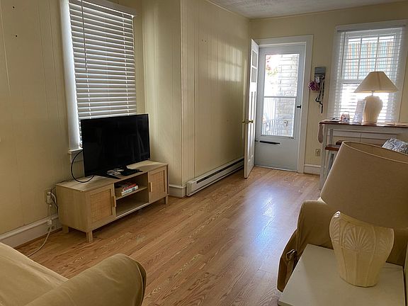 3rd image of 812 Delancey Pl Floor 1