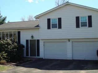 36 Valley View Cir, West Springfield, MA 01089