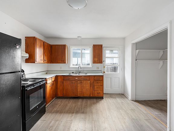 5th image of 2034 E Calhoun St #2036