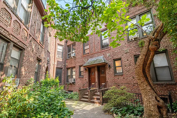 Sold by Compass | media 20