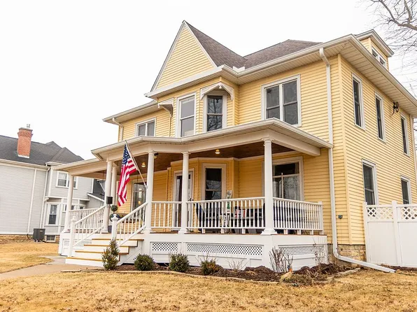 1112 6th Ave, De Witt, IA 52742