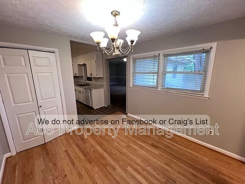 3 bed, 2.5 bath, 1618 sqft, $1,655 — Photo 4