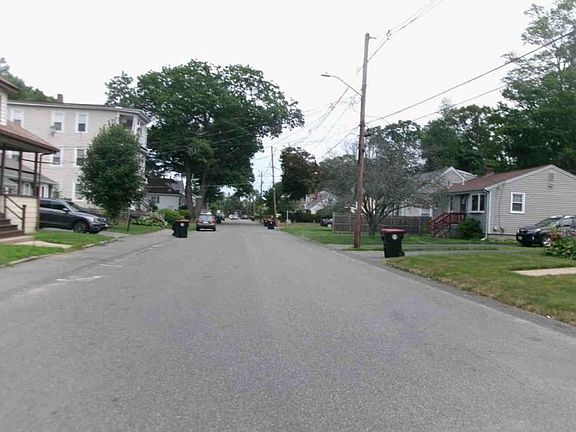 Exterior Neighborhood (street photo)