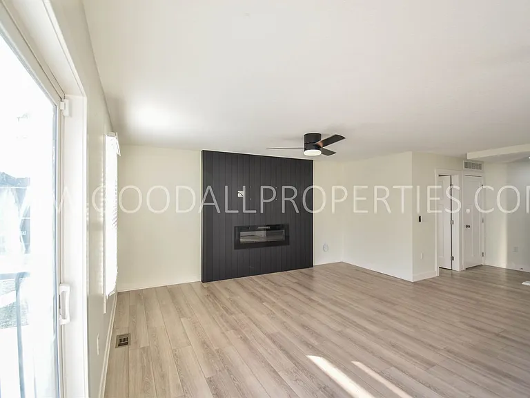2726 NW Kate Shelley Ln — Photo 3