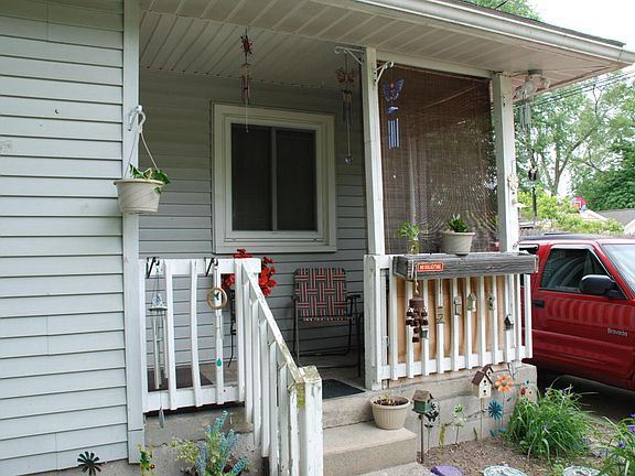 3rd image of 146 Walter St SE