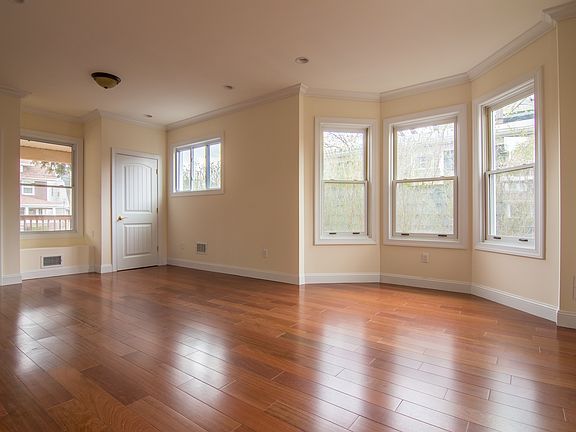4th image of 271 Bement Ave