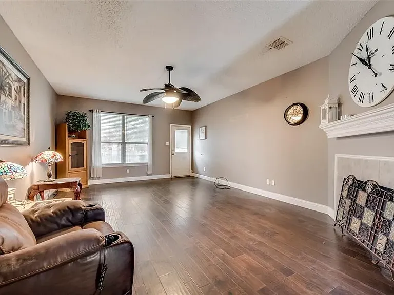 2831 Deer Ridge Dr — Photo 3