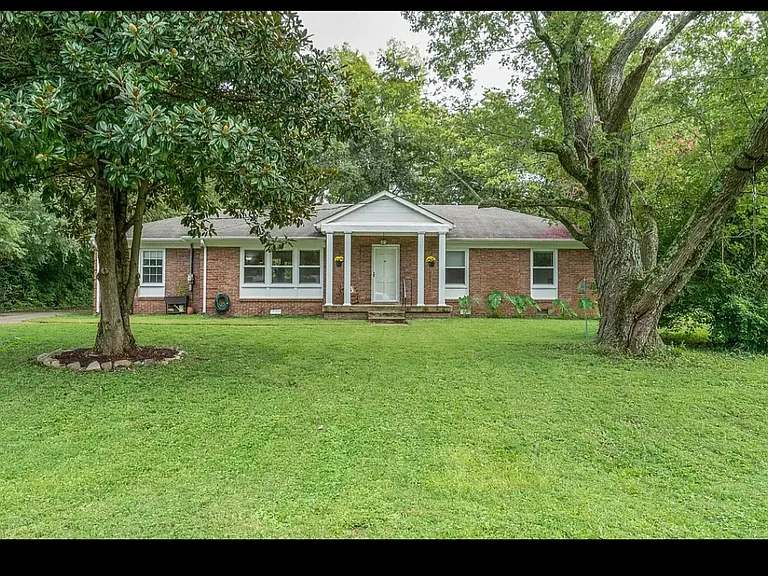 205 Derby Ln — Photo 16