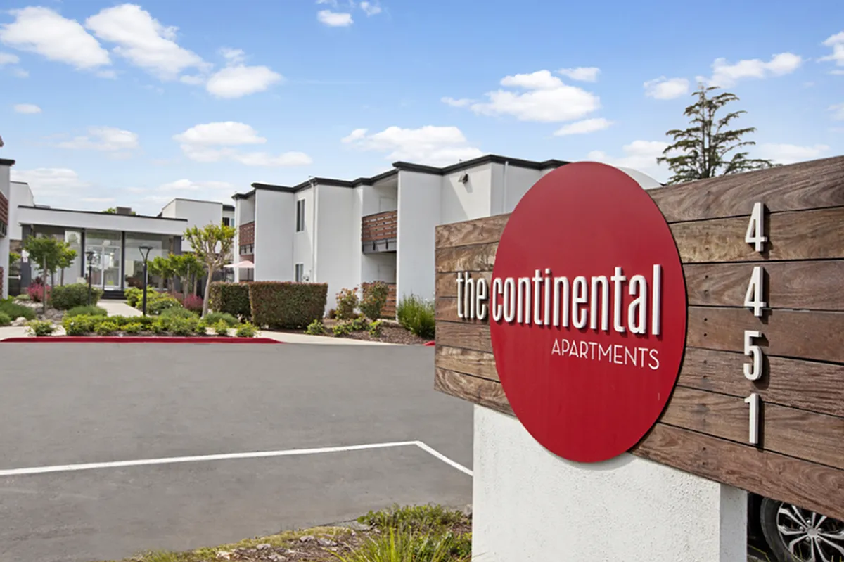 Building Photo - The Continental