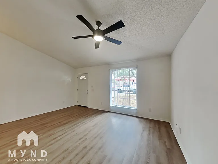 2904 N Massachusetts Ave — Photo 4