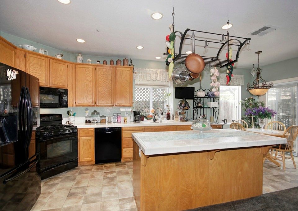 2nd image of 900 Duncan Cir