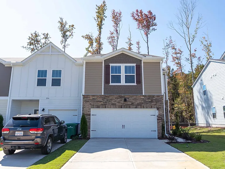 224 Brook Farm Ln — Photo 1