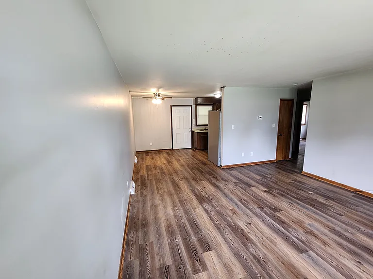 408 Meadow Ln — Photo 5