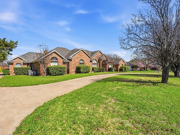 3rd image of 424 Country Ridge Ln