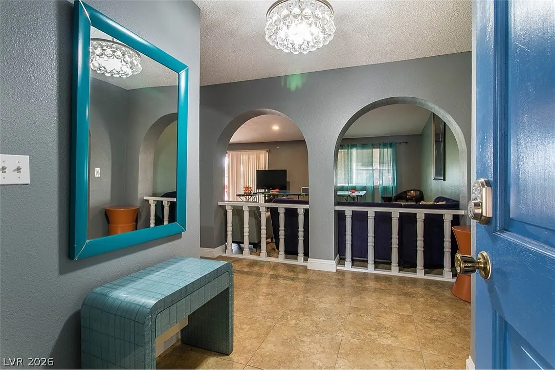 4 bed, 2.0 bath, 1904 sqft, $5,000 — Photo 3