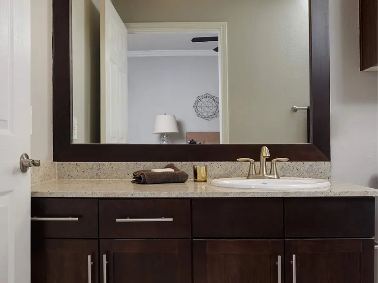 Eastbridge Apartments — Photo 15