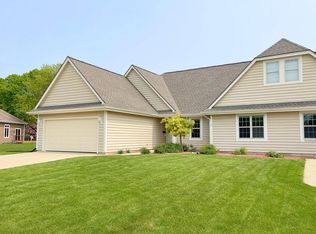 N27W26446 Christian Ct W #A, Pewaukee, WI 53072