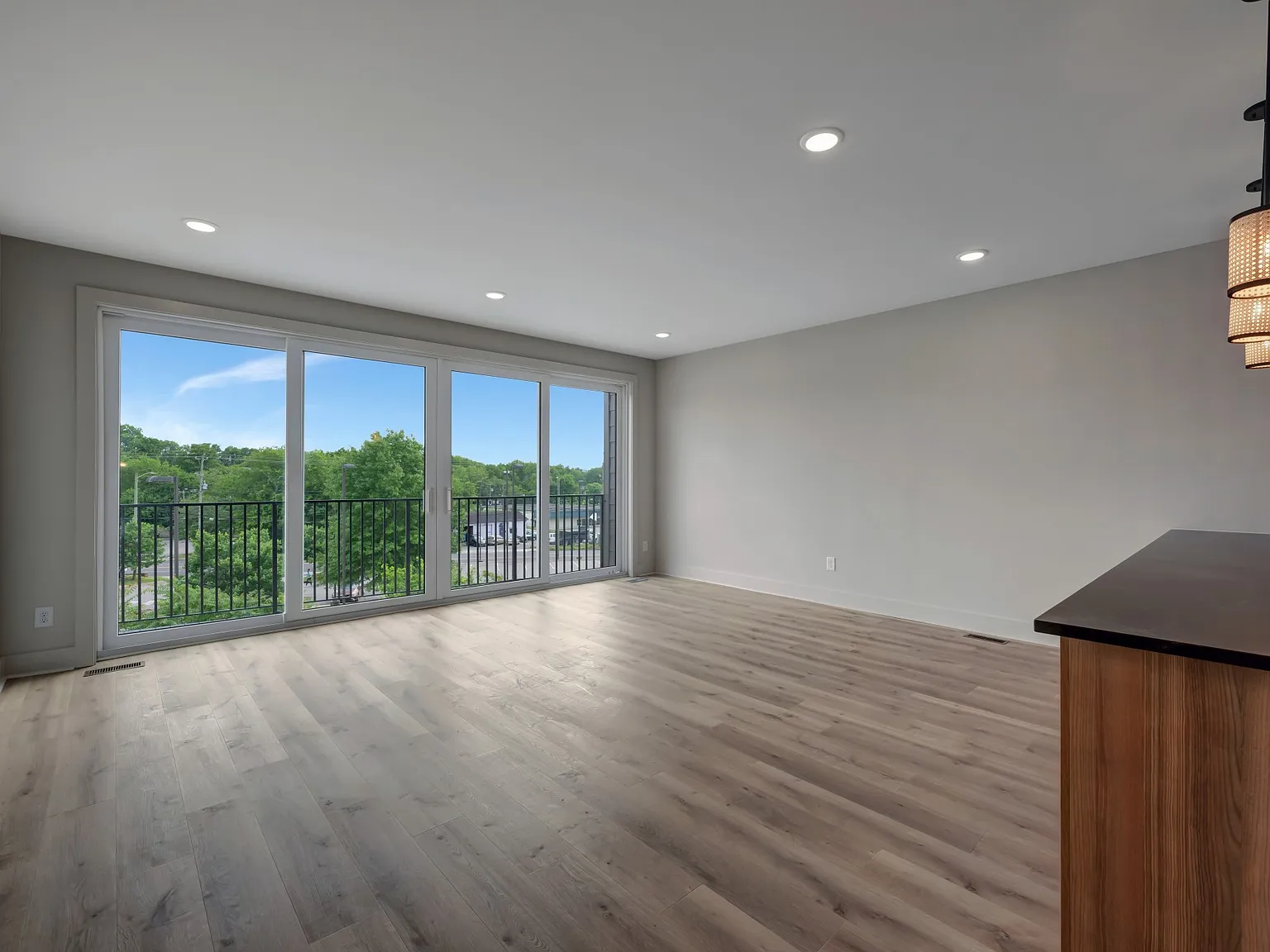 4 bed, 2180 sqft, $2,999 — Photo 3
