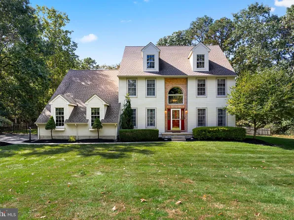 17 Foxhill Dr, Southampton, NJ 08088
