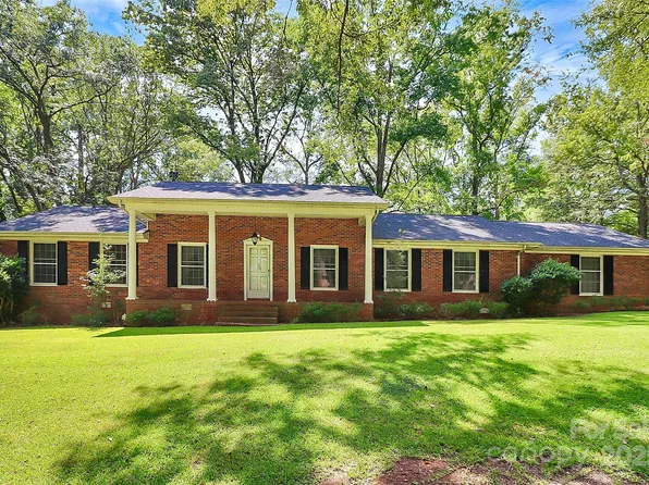 1801 Windsor Dr, Lancaster, SC 29720