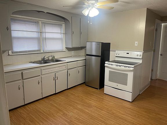 3rd image of 2779 Orleans Ave Floor 2