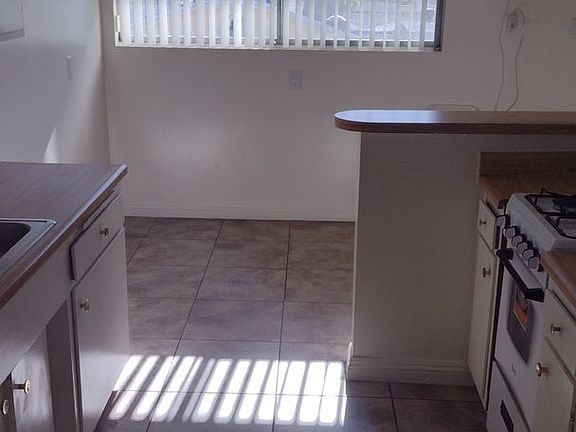 3rd image of 228 W Spazier Ave #I