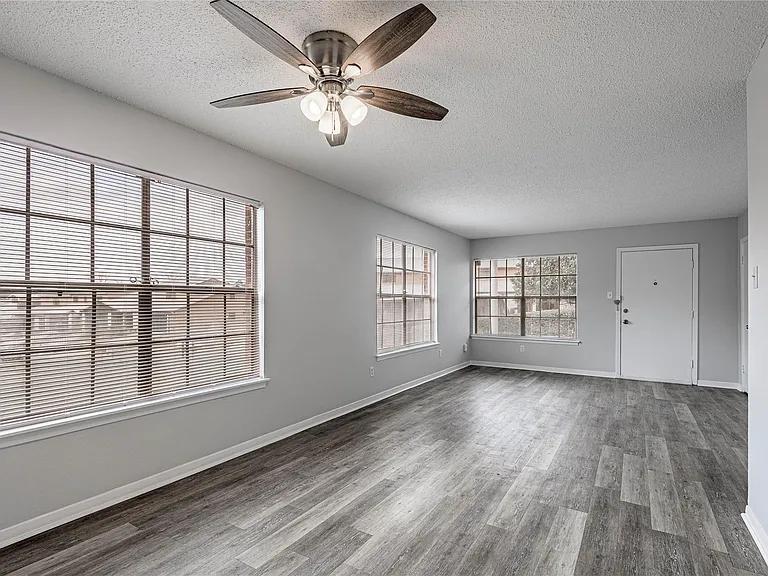 1917 20th St #1 — Photo 11