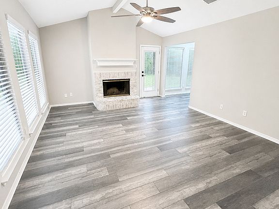 3rd image of 8104 Iris Cir