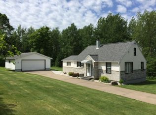 92 Allen St, Iron River, MI 49935