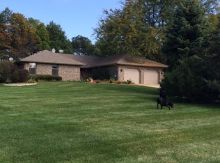 38W090 Pine Rd, St Charles, IL 60175