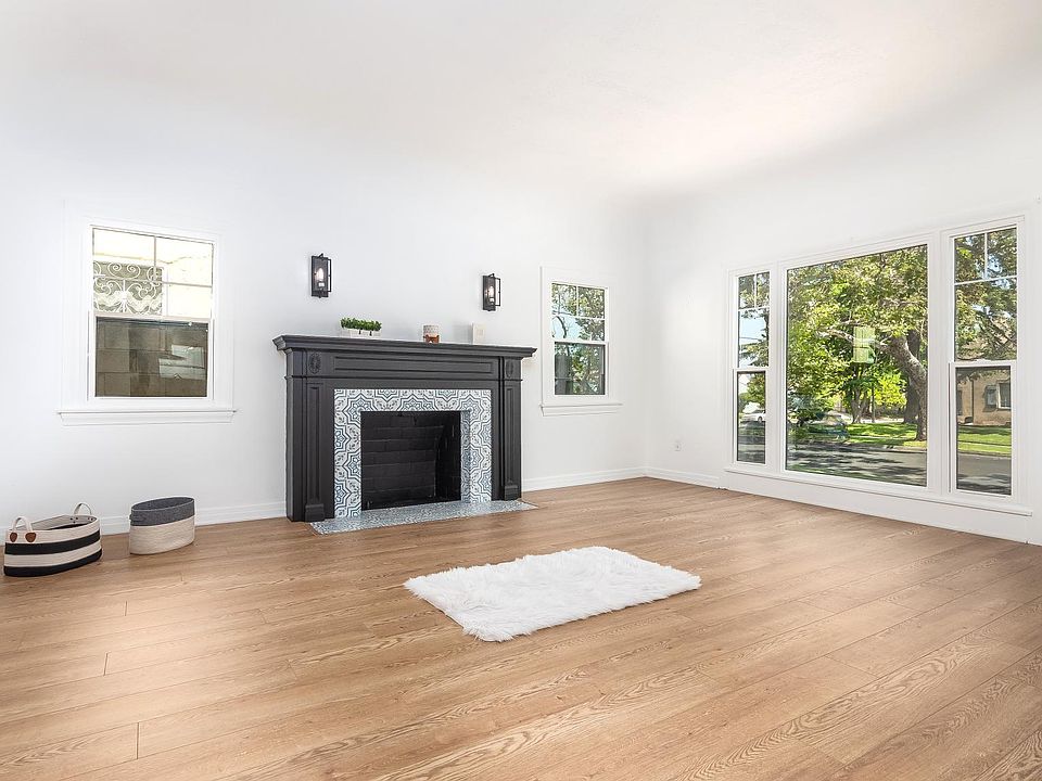 1st image of 2052 W 77th St