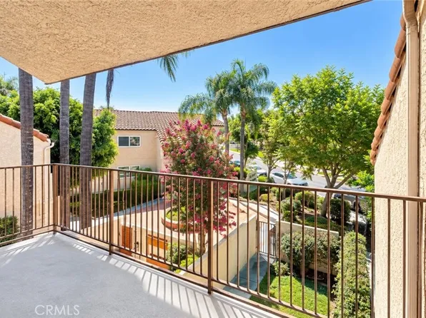 23401 Park Sorrento Unit 22, Calabasas, CA 91302