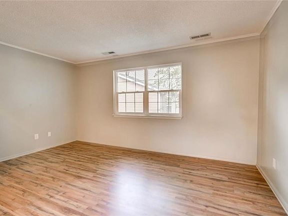 3rd image of 2130 N Garland Ave APT 6